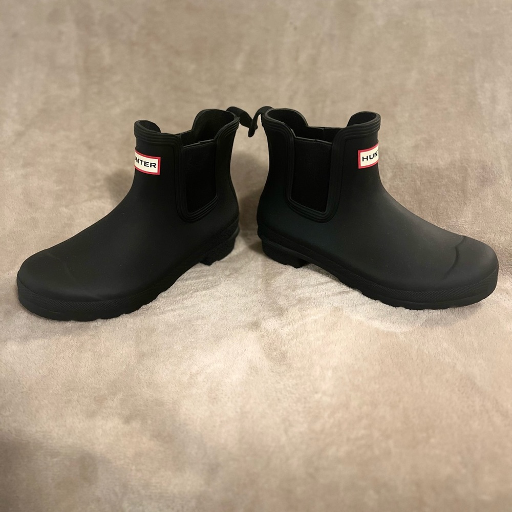 Women’s Hunter Chelsea Rain Boot size 7 Never worn !